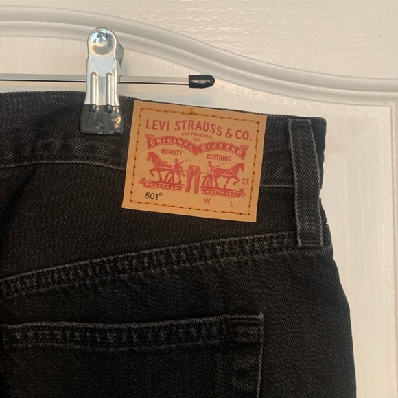 Levi’s High Waisted Shorts NWOT - Picture 3 of 5